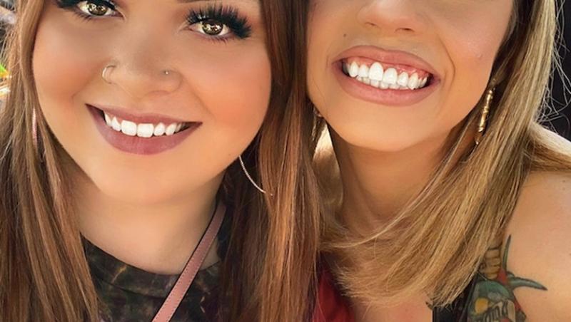Cele două surori, reunite după 25 de ani datorită Facebook-ului, arată de parcă ar fi gemene