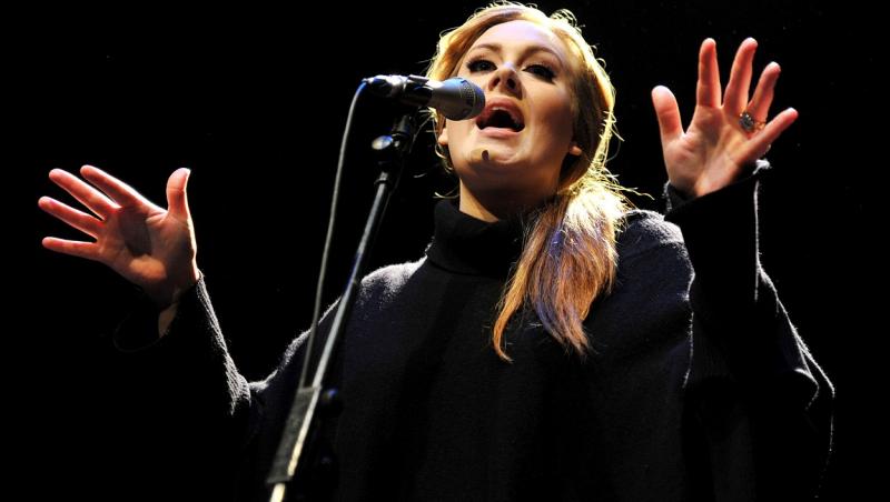 Adele, într-o ținută provocatoare care a atras atenția paparazzilor. Cum s-a îmbrăcat la o întâlnire cu iubitul ei