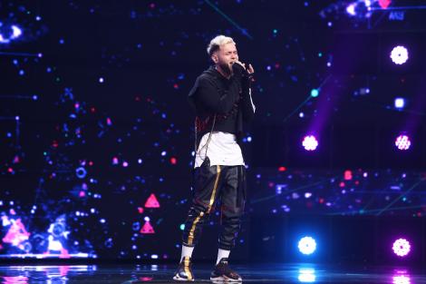 X Factor 2021, 10 septembrie. Elvis Silistra „Majii” a impresionat cu "pachetul complet" cântând piesa Pe tine și sufletul tău