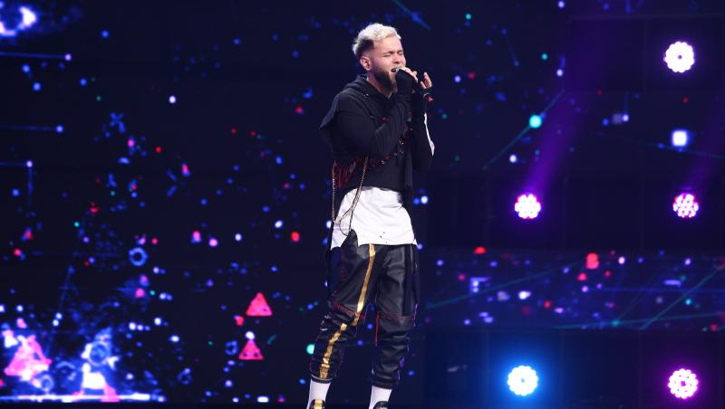 În a doua ediție a show-ului X Factor 10, Elvis Silistra a urcat pe scenă gata să impresioneze juriul cu o piesă compusă chiar de el.