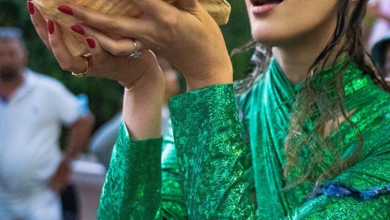 Iulia Albu ales să poarte o rochie verde smarald în finala „Splash! Vedete la apă”