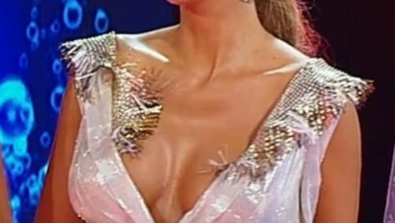 Anna Lesko a purtat o rochie roz în finala emisiunii „Splash! Vedete la apă” de la Antena 1