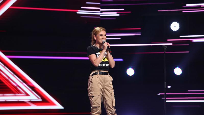 Concurenta i-a surprins pe jurați când a mărturisit ce finalistă X Factor e înrudită.