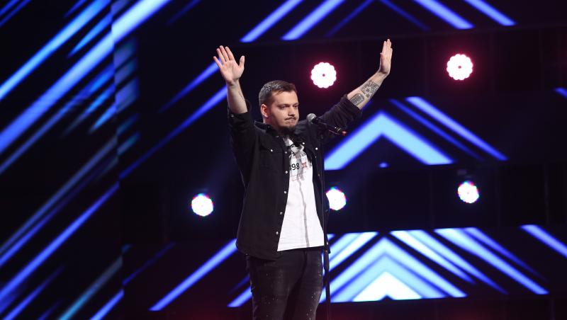 La X Factor, Răzvan Sterian a mărturisit în fața juraților că este pentru prima dată pe scenă, însă acest lucru nu s-a văzut.