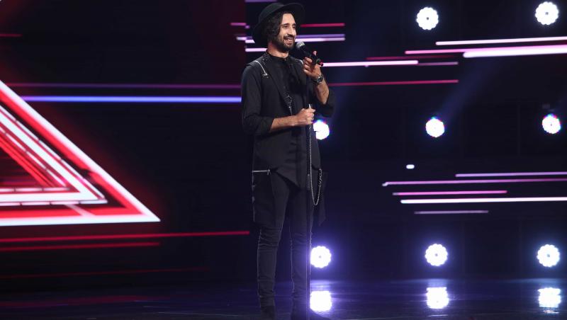 În a treia ediție X Factor 10, Robert Cristian Nicolae i-a cucerit pe jurați cu o interpretare atât cu vocea, cât și cu instrumentul.