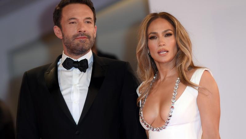 Jennifer Lopez a arătat perfect într-o rochie cu decolteu abisal la Met Gala 2021