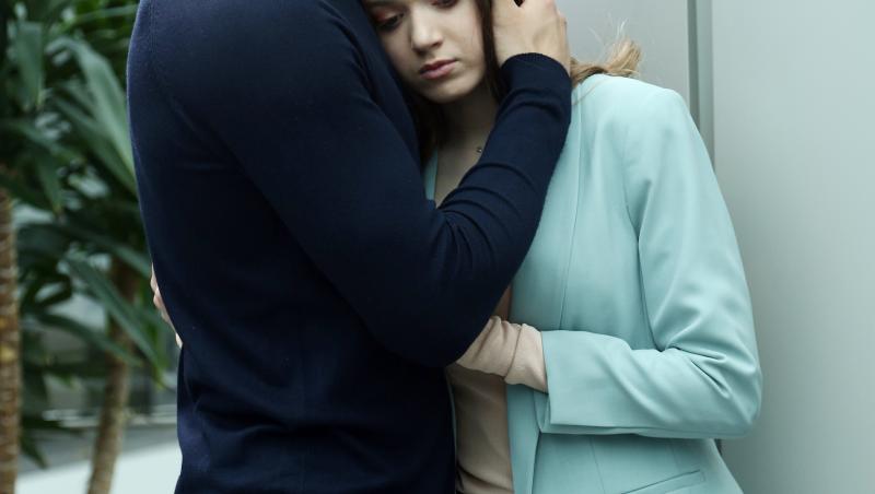 Serial Adela, sezonul 2, 16 septembrie 2021. Aventura dintre Mihai și Andreea ajunge în presă, iar Lucian îl împușcă pe Gheorghe