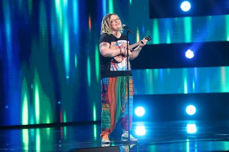 X Factor 2021, 17 septembrie. Nora Deneș a cântat piesa „Man Down” a Rihannei la ukulele și a fermecat juriul instant