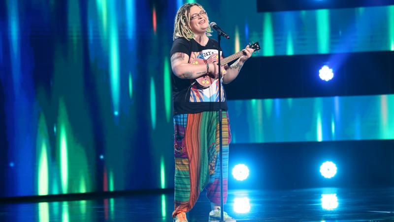 Nora Deneș a făcut show la ukulele în ediția 4 din sezonul 10 al emisiunii „X Factor”