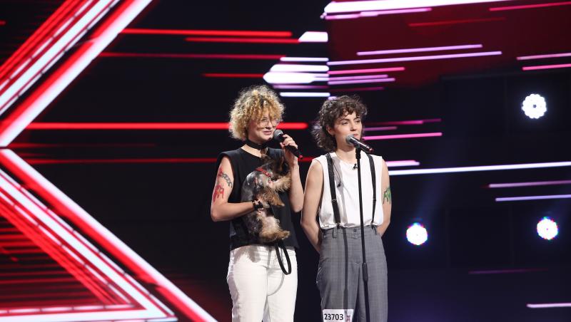 Laura Brumă i-a impresionat din plin pe jurații „X Factor” și a fost susținută de prietena sa
