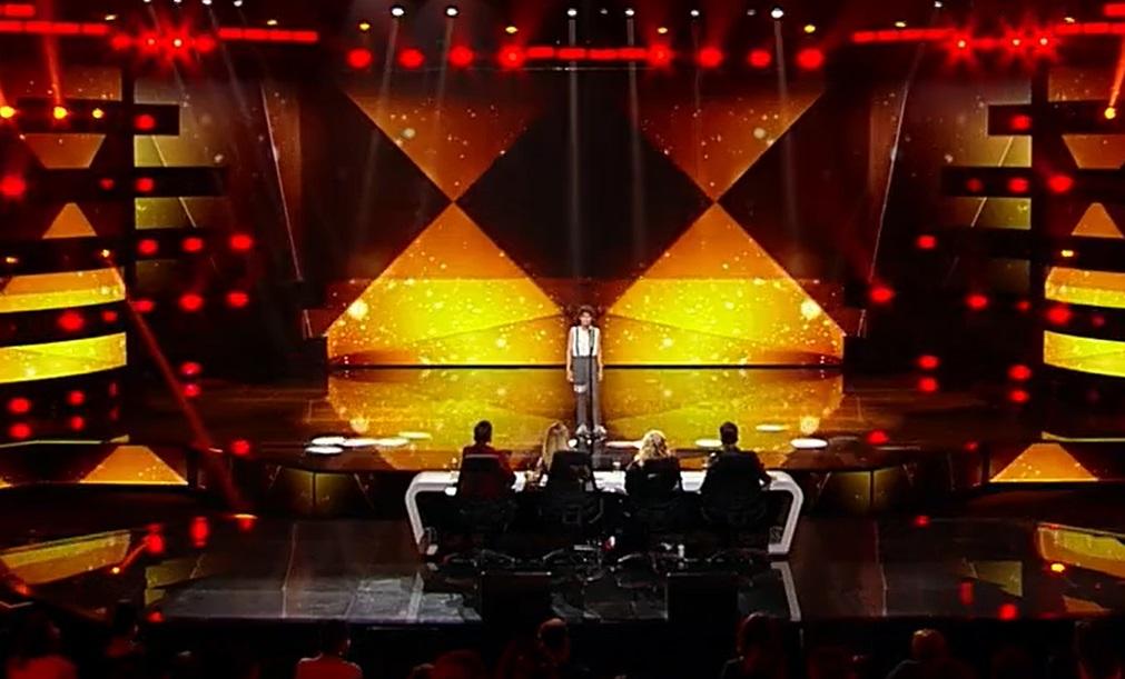 laura brumă pe scena x factor, in editia 4 din sezonul 10 , in fata juratilor