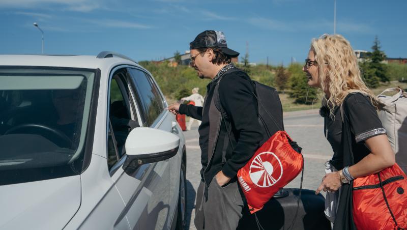 În timp ce unii dintre ei căutau o mașină pe banda de urgență care să-i ducă către Çanakkale, Mihai și Elwira Petre au avut parte de mijloc de transport chiar de la cazare.