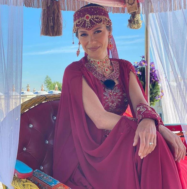 Irina Fodor îmbrăcată în prințesă otomană