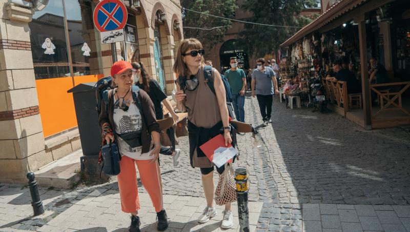 Cuza și Emi au trecut printr-un moment de-a dreptul emoționant după ce s-au întâlnit cu Alexandra Ungureanu și mama ei în drum spre Assos. Replica Ancăi Ungureanu i-a făcut să plângă pe cei doi concurenți.