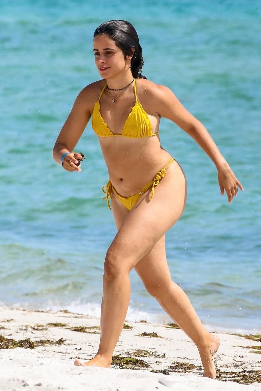 Camila Cabello, in costum de baie galben