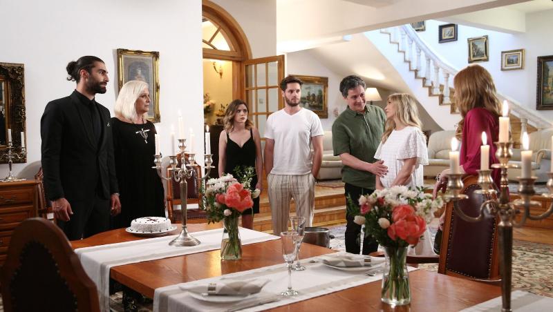 Serial Adela, sezonul 2, 23 septembrie 2021. Adela și Mihai sunt fericiți în Sighișoara, iar Martha face un anunț legat de Lucian