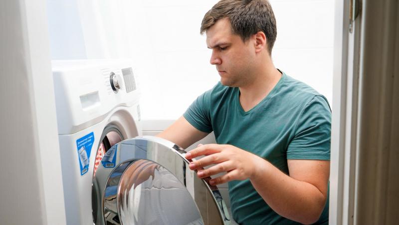 Un om a dezvăluit ce lucru complet neașteptat a găsit în mașina de spălat pe care a cumpărat-o