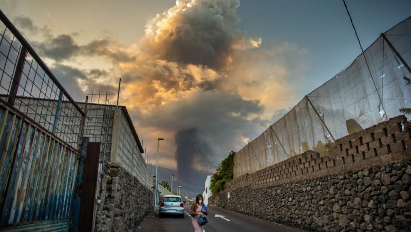 Cum ne putem proteja de norul toxic care vine deasupra României. Erupția vulcanului din insula spaniolă La Palma ne poate afecta