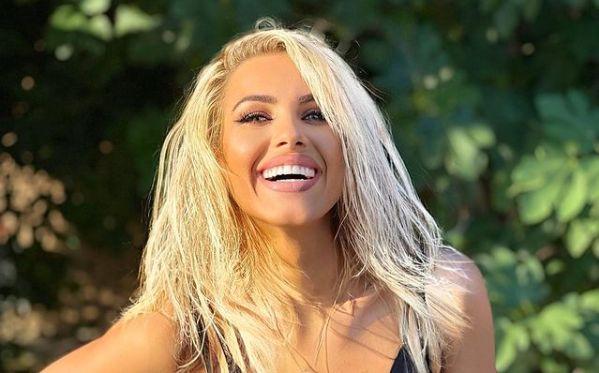 Amna, imaginea de la plajă în care a apărut în costum de baie. Iată cât de bine arată