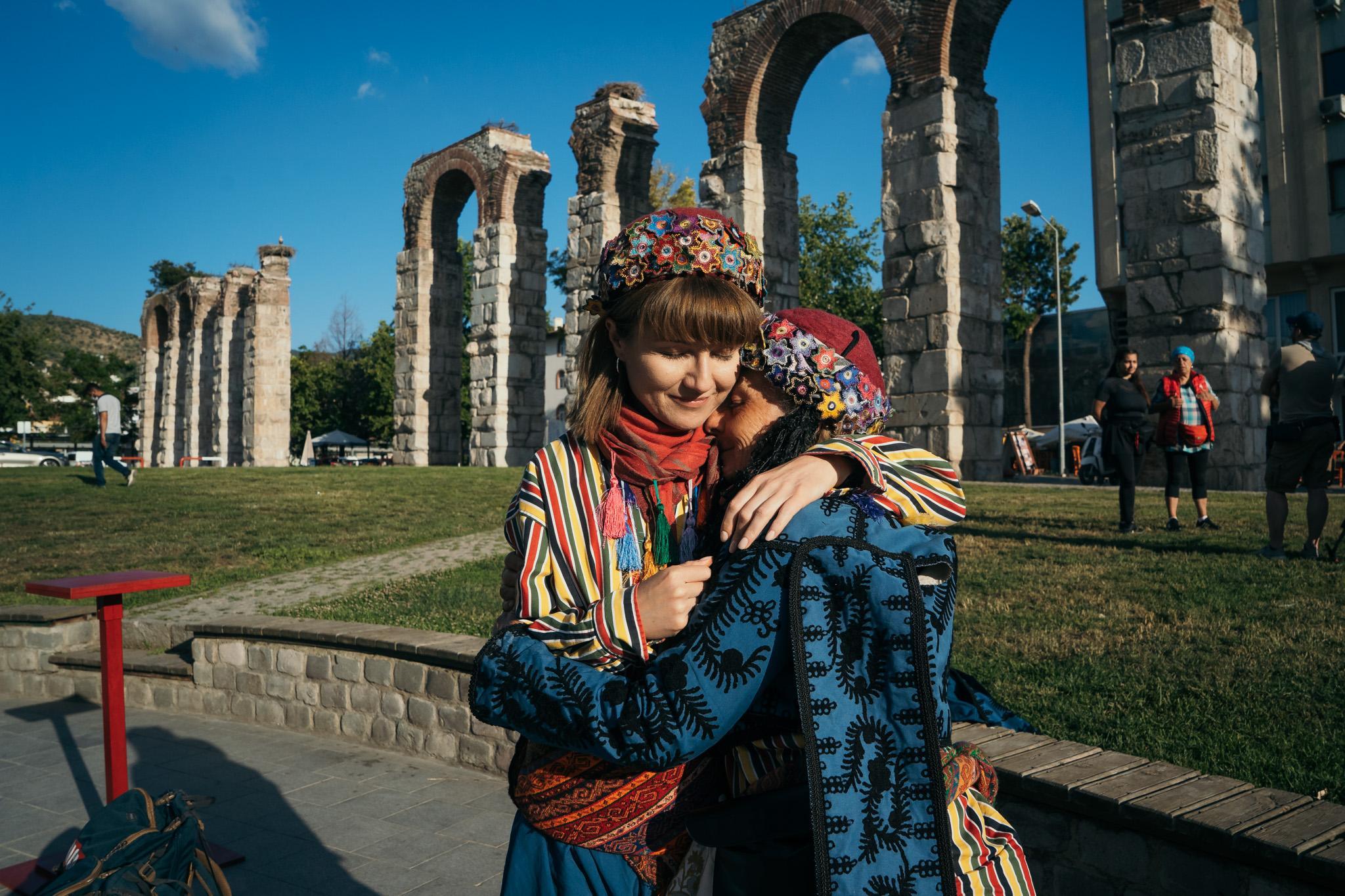 alexandra-ungureanu-își-îmbrățișează-mama