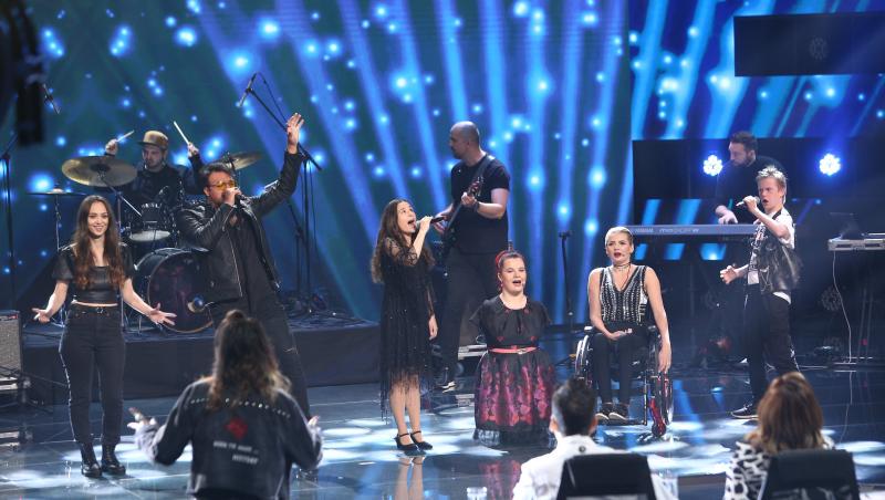 Invitații speciali au deschis sezonul 10 din X Factor. Andrada Precub, câștigătoarea ulitmului sezon a revenit pe scenă