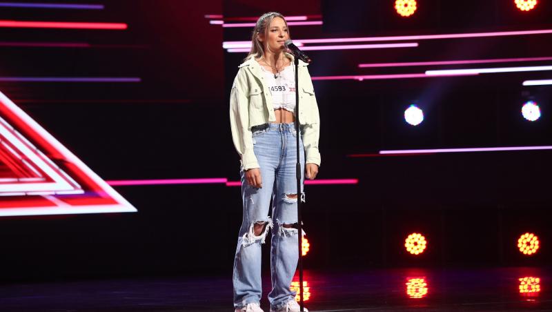 Raluca Oaida a cântat Figures la X Factor în sezonul 10