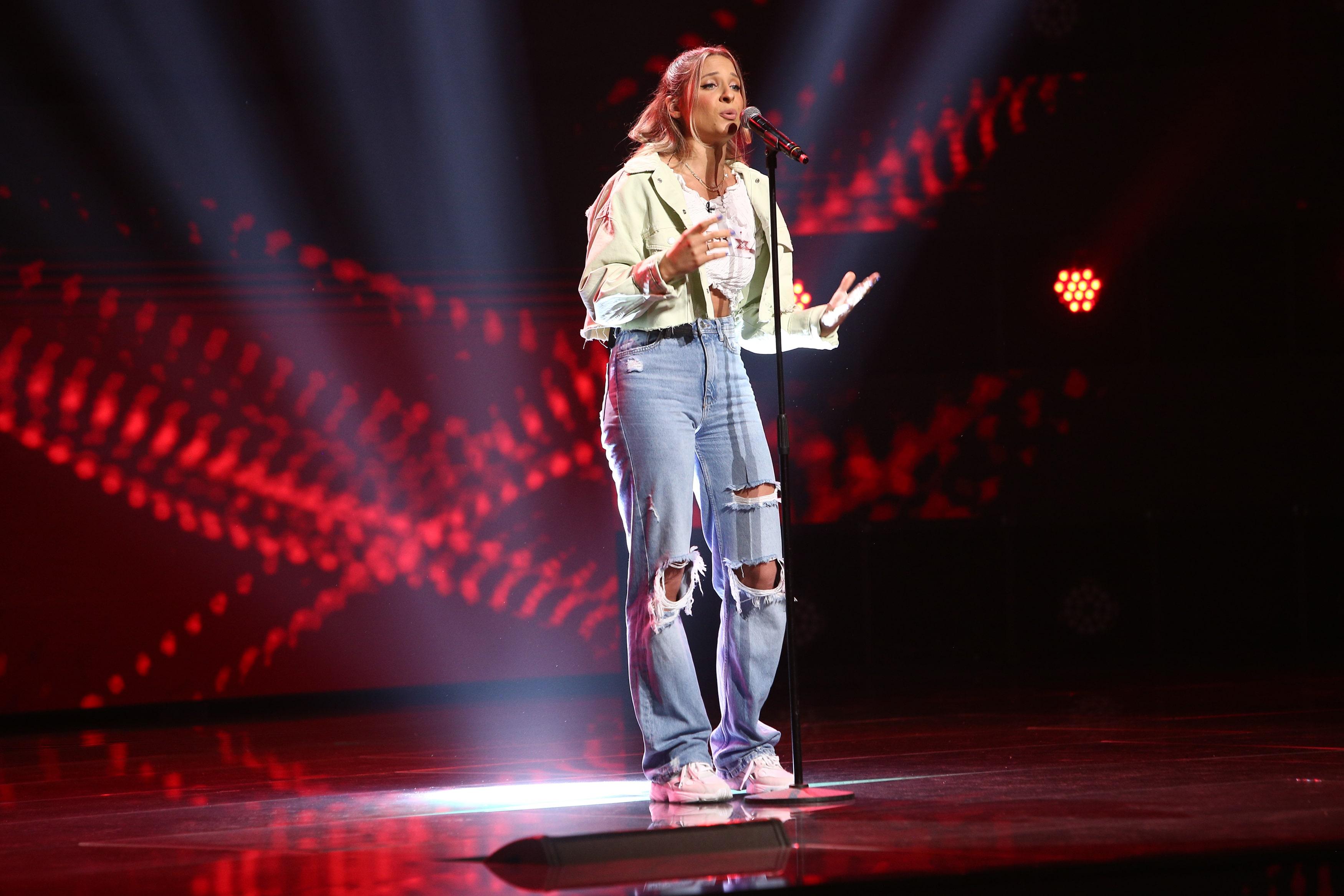 Raluca Oaida a cântat Figures la X Factor în sezonul 10
