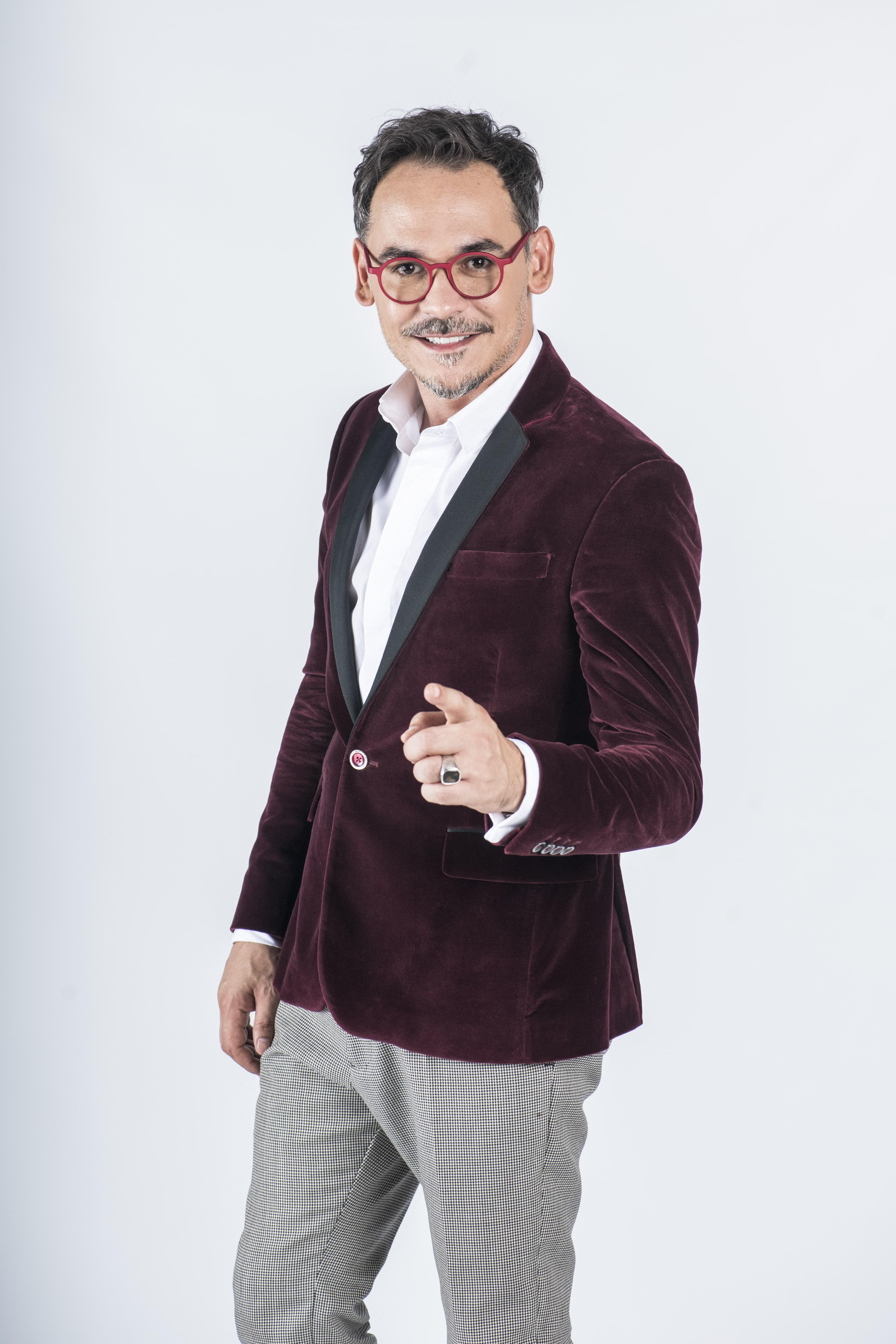 Răzvan Simion, prezentatorul X Factor