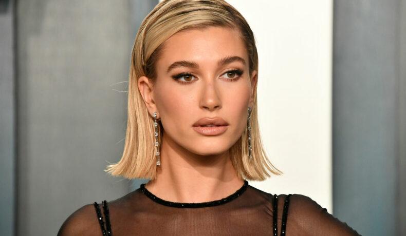 Hailey Bieber a fost fotografiată cu abdomenul la vedere. Soția lui Justin Bieber are o silueta de invidiat