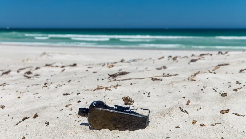 Tonya Illman a dezvăluit ce lucru neașteptat a găsit în sticlade pe plajă