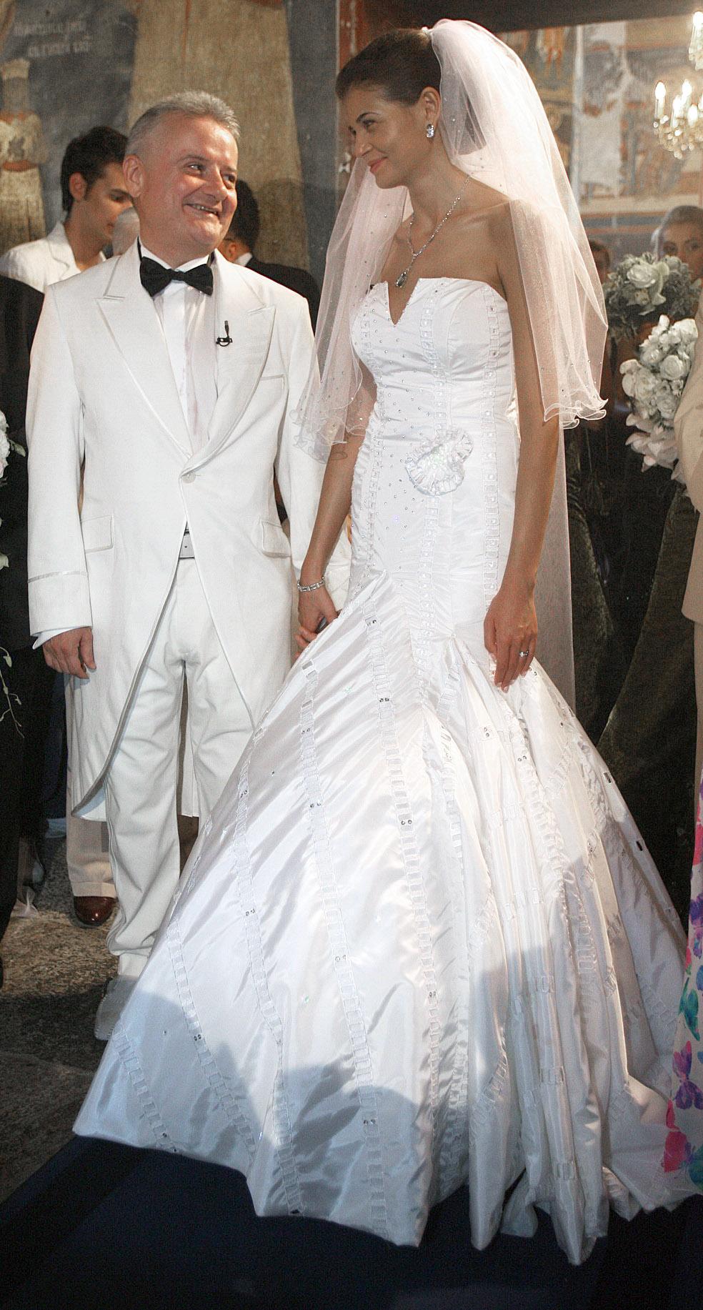 monica gabor in rochia de mireasa si irinel columbeanu in costum de ginere la nunta lor