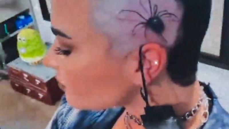 Demi Lovato și-a tatuat pe cap un paianjen imens. Cum arată artista după ce s-a ras și și-a desenat permanent o văduvă neagră