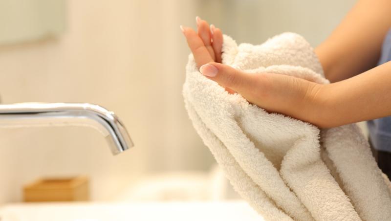 Descoperă cât de des trebuie spălate prosoapele, dar și cum trebuie să le usuci ca să îți protejezi sănătatea