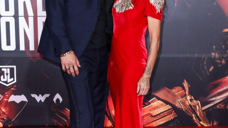 Jason Momoa și Lisa Bonet divorțează după 17 ani de relație. 