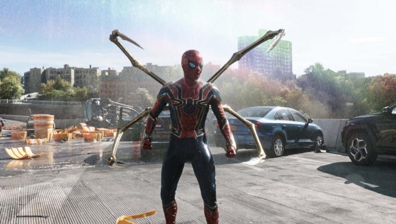 Tom Holland, protagonist în Spider-Man, la bustul gol, încordat și cu părul ciufulit. Fotografia care a produs entuziasm în online