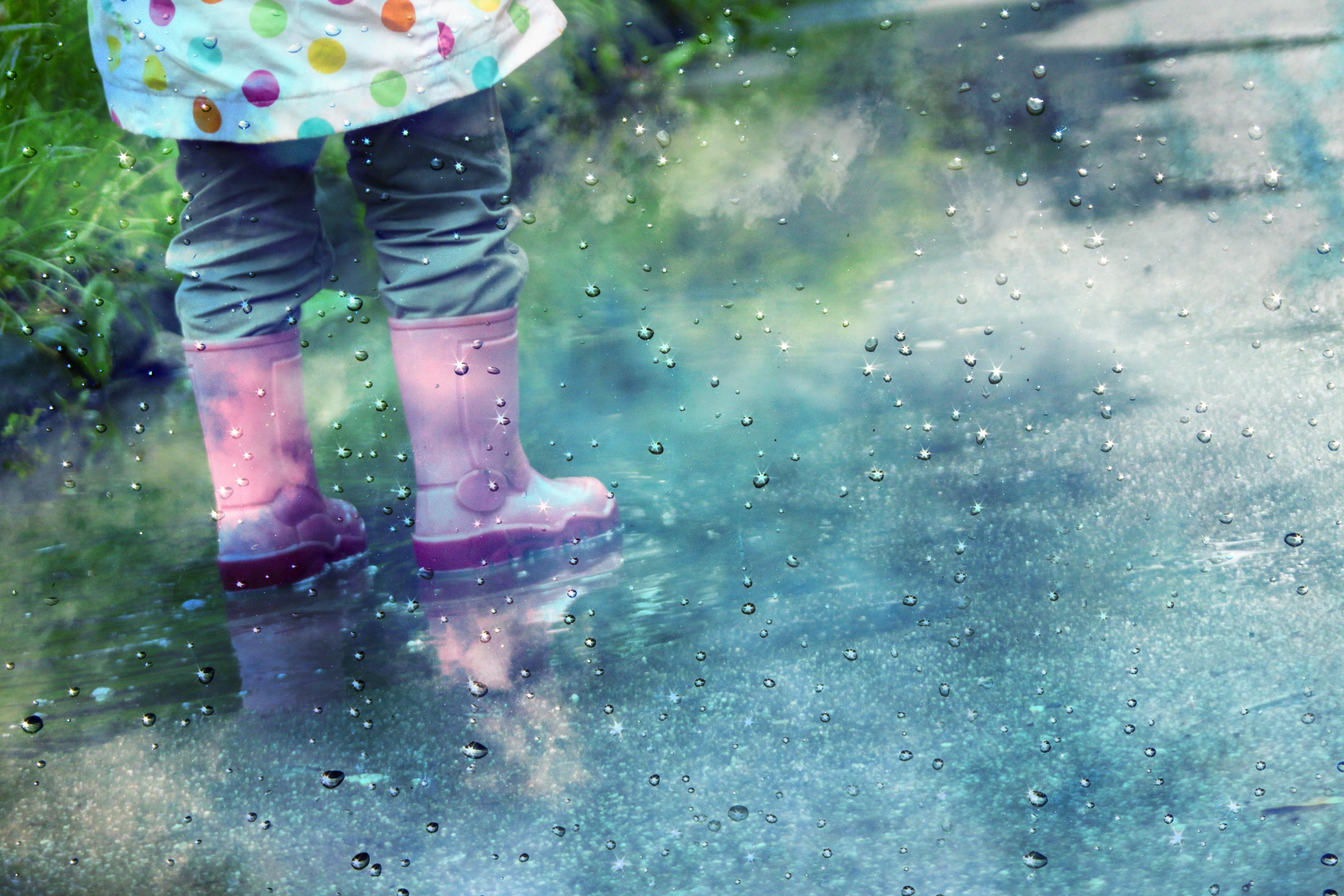 fotografie cu un copil in ploaie