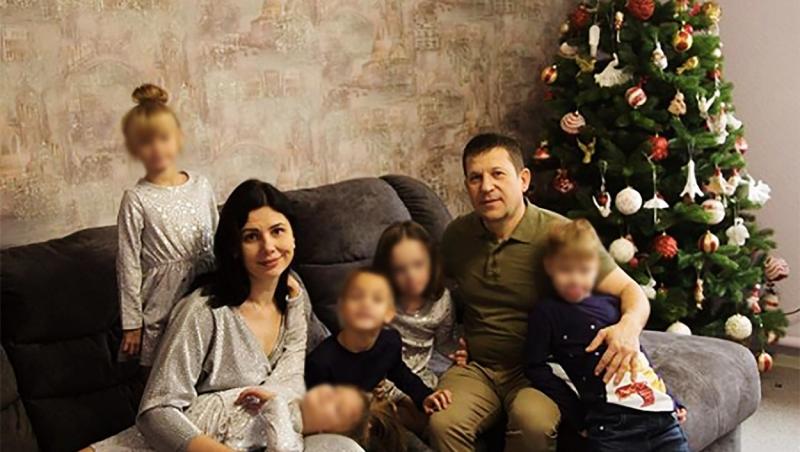 Marina Balmasheva s-a căsătorit cu fiul vitreg, mai tânăr cu 15 ani, și i-a dăruit un copil. Care este povestea cuplului