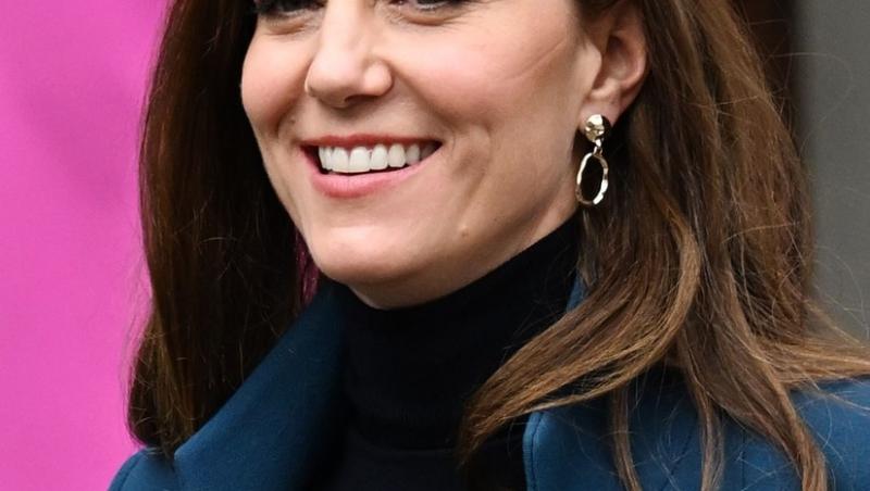Kate Middleton a impresionat, din nou, la ultima apariție publică. Cât costă articolele vestimentare și accesoriile purtate