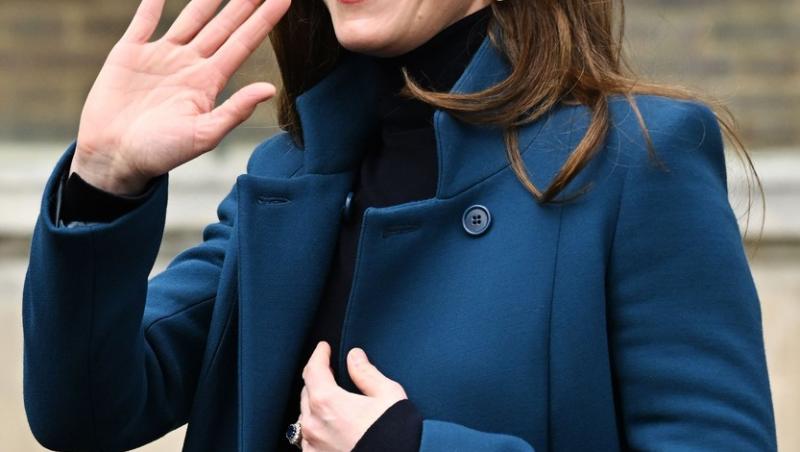 Kate Middleton a impresionat, din nou, la ultima apariție publică. Cât costă articolele vestimentare și accesoriile purtate