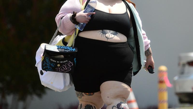 Ea e femeia care e obeză și suferă de anorexie în același timp. Care e explicația. 