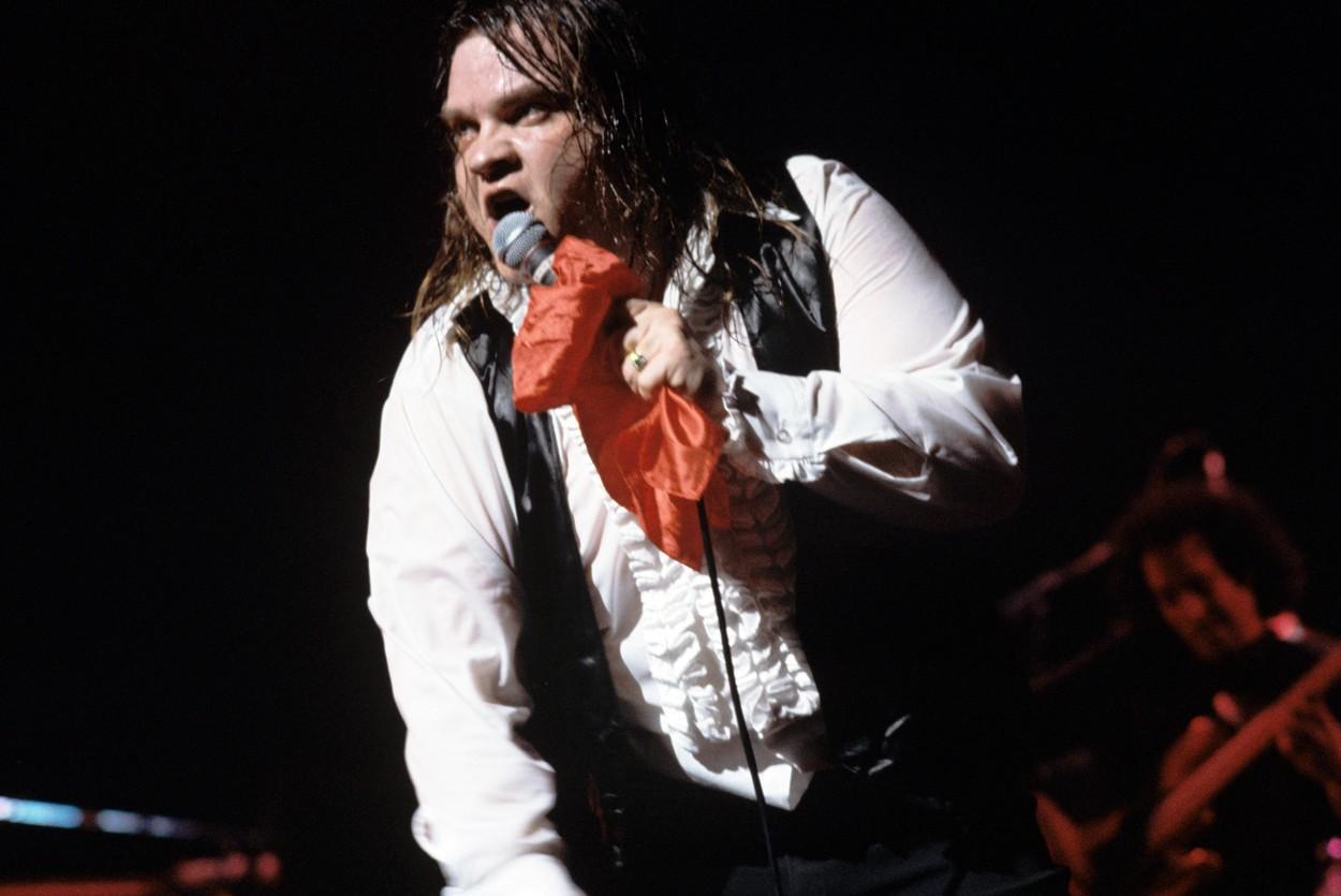 meat loaf cantand pe scena in tinerete