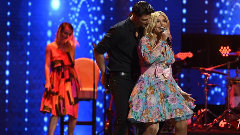Loredana și Nick Casciaro, câștigătorul sezonului 10 X Factor, au plecat împreună în Italia. Cum s-au fotografiat în aeroport
