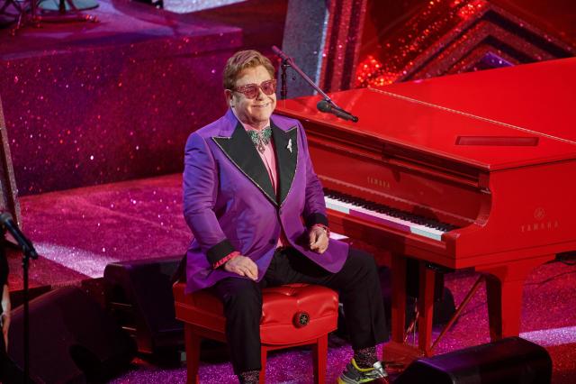 Elton John a fost testat pozitiv cu Covid-19. Și-a anulat două concerte în Statele Unite