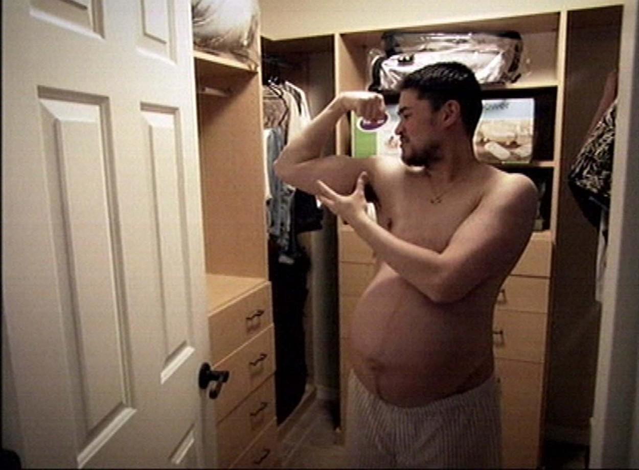 Thomas Beatie, cu burta de gravid, în anul 2008