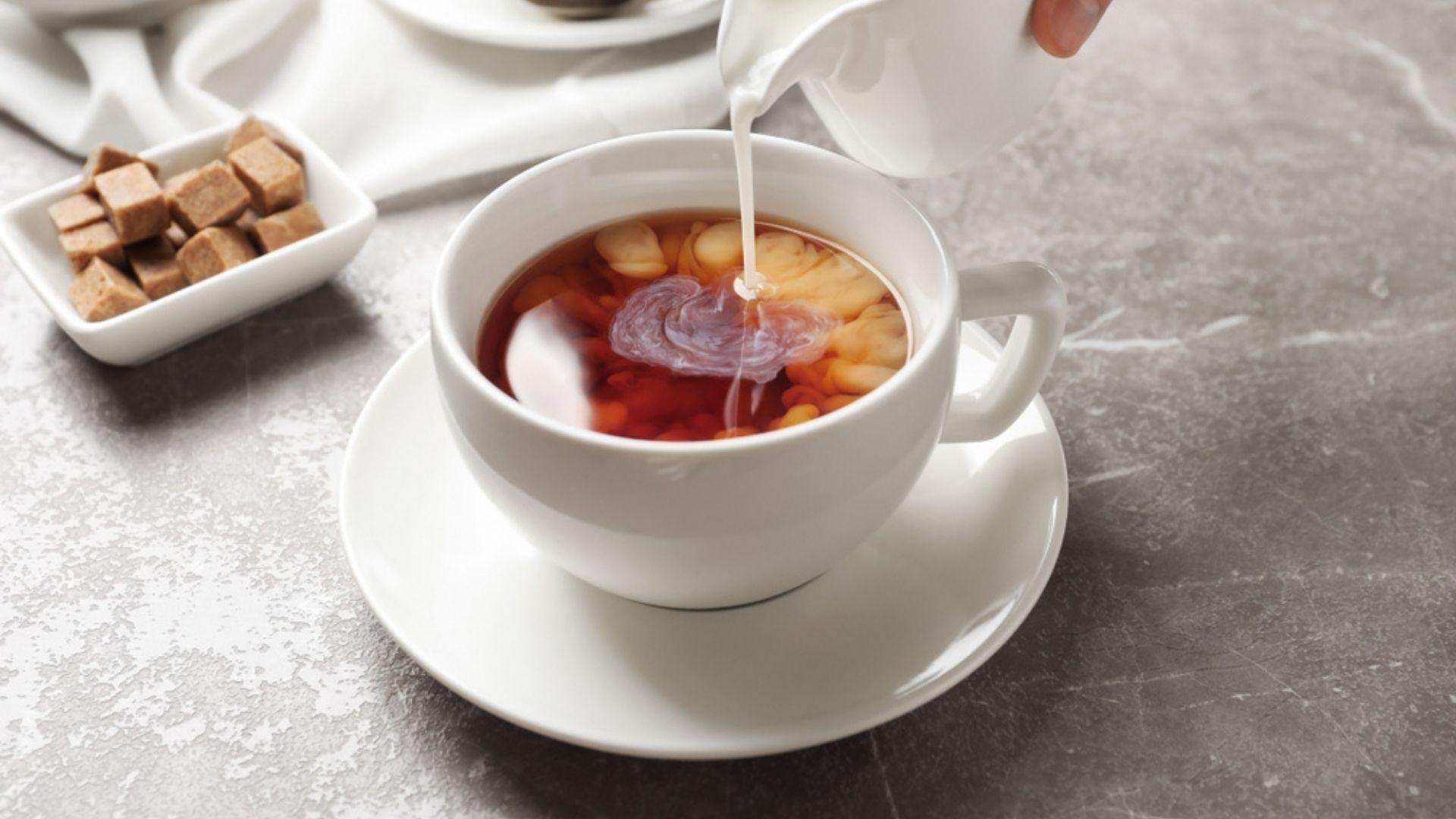De ce beau englezii ceai cu lapte. Explicațiile provin din timpuri îndelungate