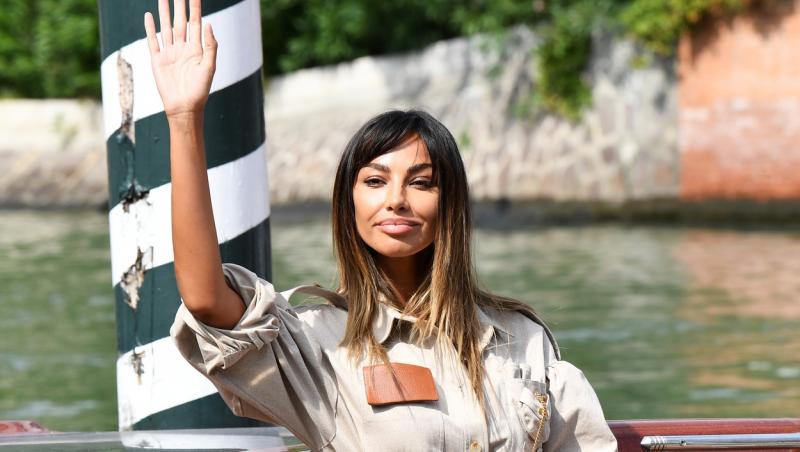 Pictorialul în ipostaze provocatoare al Mădălinei Ghenea a pus pe jar imaginația fanilor.Cum s-a lăsat fotografiată în așternuturi