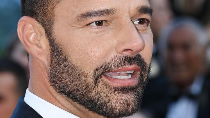 Cum arăta în adolescență Ricky Martin, celebrul star al muzicii latino.  Încă de la o vârstă fragedă era un adevărat cuceritor