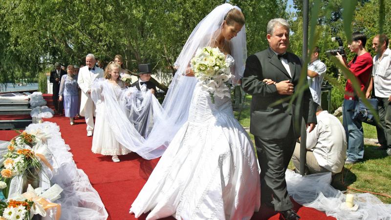 Irina Columbeanu, apariție spectaculoasă într-o rochie cu spatele gol. Cum arată fiica lui Irinel Columbeanu la 15 ani