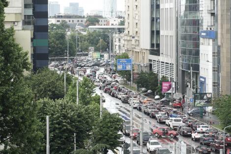 Ce se întâmplă cu traficul din București și de ce va fi tot mai aglomerat până pe 20 octombrie. Se merge bară la bară în Capitală