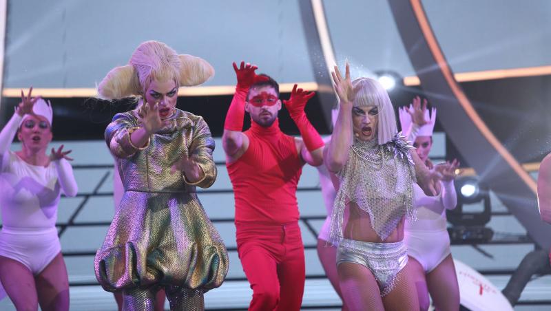 Emilian și WRS s-au transformat în Lady Gaga și au cântat celebra piesă „Bad Romance” în cea de-a opta gală Te cunosc de undeva!.